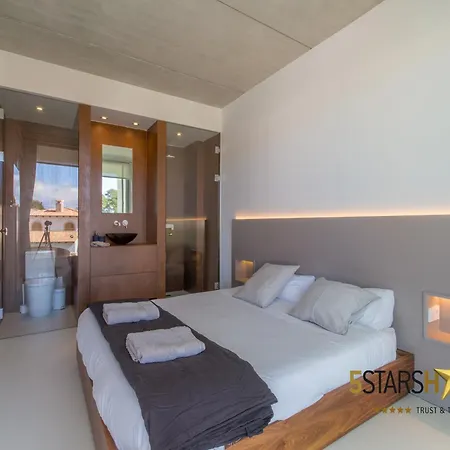 Villa Seaside With Swimming Pool *